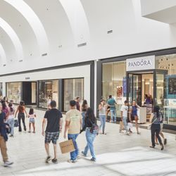 Los Cerritos Center