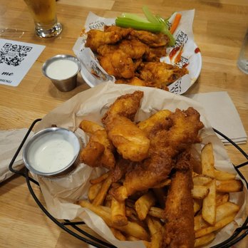 Four Peaks Brewing - 8th St chicken beer battered tenders and Brickhouse wings - Pubs Near Me - Tempe, Arizona