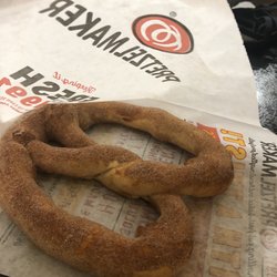 Pretzelmaker - Cinnamon Sugar Pretzel