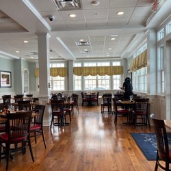 Ellie's Restaurant & Bakery - Restaurant