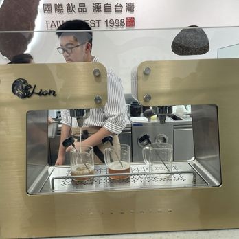 Chicha San Chen - proprietary teapresso machine - LION - Bubble Tea Near Me - New York, New York