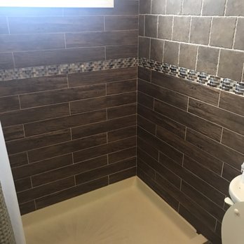 The Palms Hotel - Shower in bathroom - Hotels Near Me - Ocean Beach, New York The Palms Hotel - Shower in bathroom - Hotels Near Me - Ocean Beach, New York