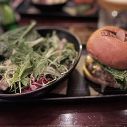L'Atelier - Burger and house salad