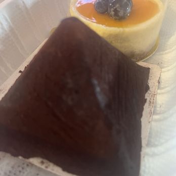 Tiny Pyramid - Chocolate Pyramid - Cafes Near Me - Honolulu, Hawaii