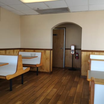 Anf Gyros and Grill - Dining area...restrooms are through the archway. - Greek Near Me - Winter Haven, Florida
