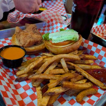 University Sports Grill - Crispy chicken sandwich - Sports Bars Near Me - Tempe, Arizona