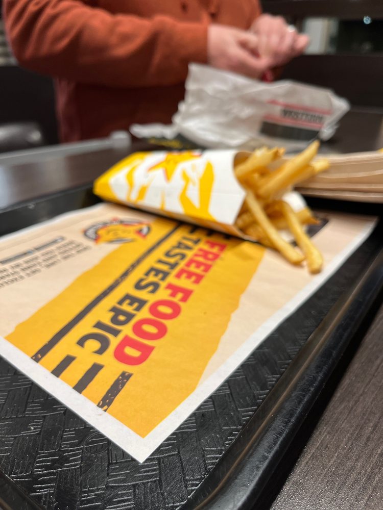 CARL’S JR Updated June 2024 11 Photos 1230 N Division St, Spokane