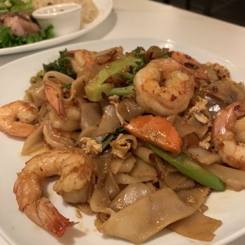 Spoon Thai Kitchen - Pad see ew with shrimp - Thai Near Me - San Diego, California