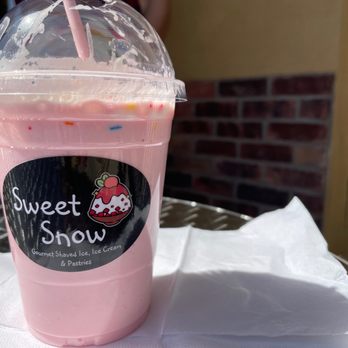 Sweet Snow - Strawberry Milkshake - Ice Cream & Frozen Yogurt Near Me - Goodyear, Arizona