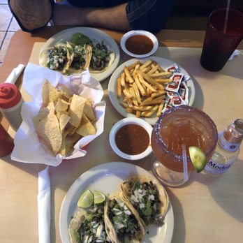 El Ranchero - Tacos de fajita con todo con tortilla de maíz. Michelada con modelo and fries and chips - Tex-Mex Near Me - Garland, Texas El Ranchero - Tacos de fajita con todo con tortilla de maíz. Michelada con modelo and fries and chips - Tex-Mex Near Me - Garland, Texas