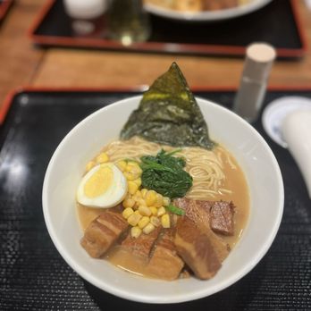 Ringer Hut - Tonkotsu ramen - Salad Near Me - Honolulu, Hawaii