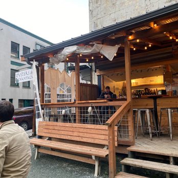 Deckhand Dave's Fish Tacos - The oyster and champagne bar that caught our attention. - Food Trucks Near Me - Juneau, Alaska