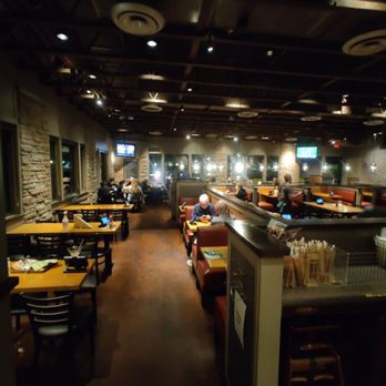 Chili's - Tons of empty tables - American Near Me - Surprise, Arizona