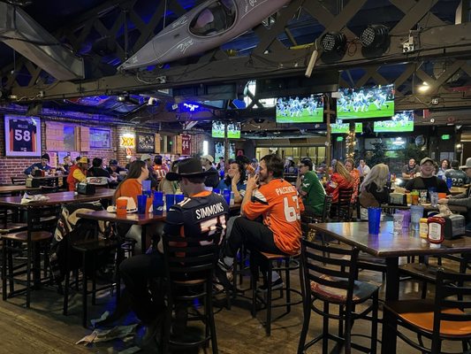 Stoney's Bar and Grill by null