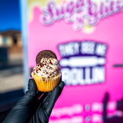 Sugar N Glitz - Oreo cupcake