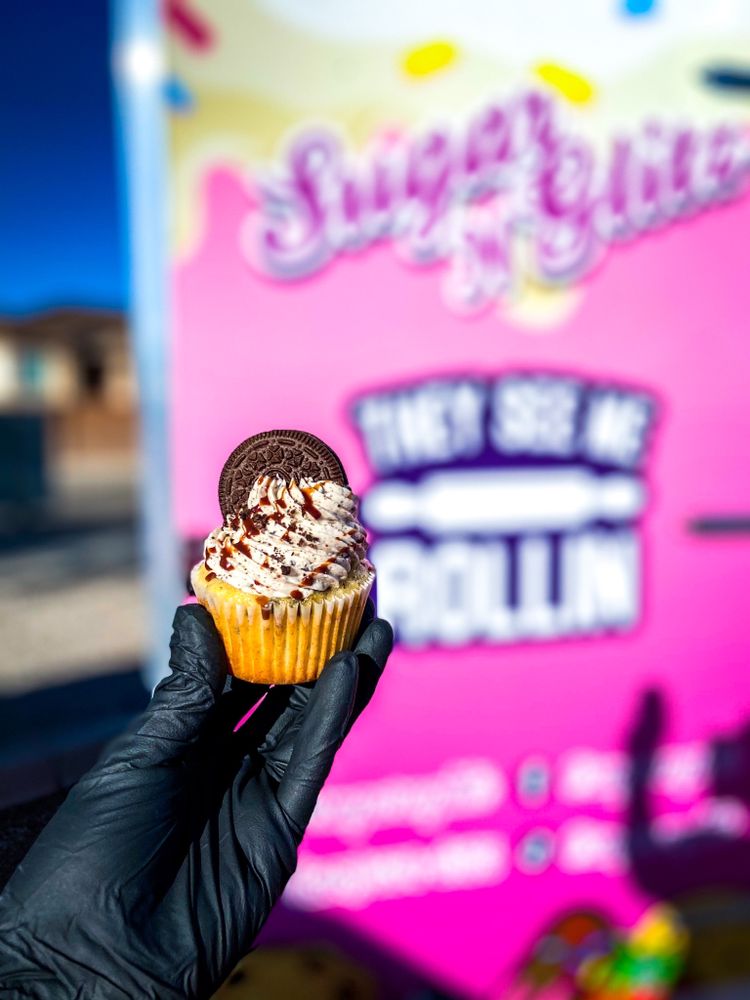 Sugar N Glitz Logo