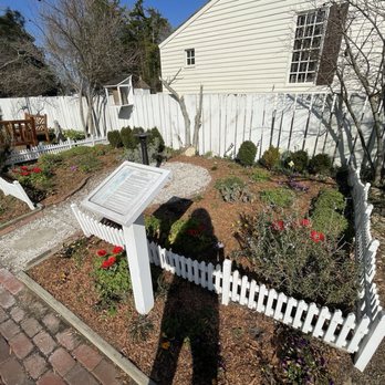 Merchants Square - Herb garden - Shopping Centers Near Me - Williamsburg, Virginia