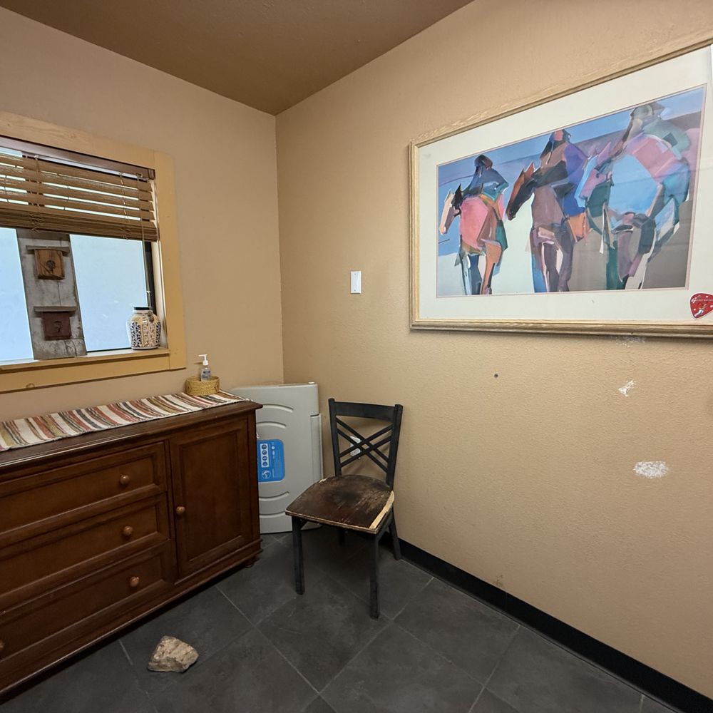 Coolidge Patio Grill - women's restroom - Mediterranean Near Me - Coolidge, Arizona