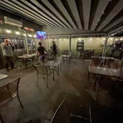 Sully's Bistro & Bar - Outdoor seating