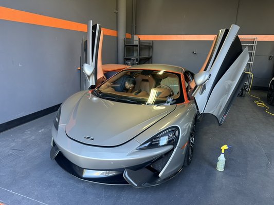McLaren Windshield Replacement - McLaren Windshield Replacement