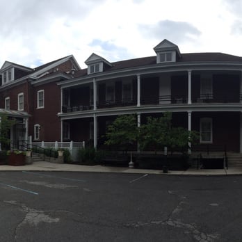 Fort Harrison State Park Inn - Back/check-in entrance. - Hotels Near Me - Indianapolis, Indiana