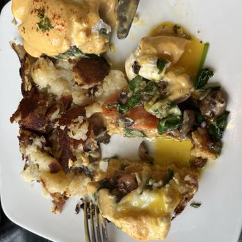 New Taraval Cafe - Florentine Benedict:  tomato, mushroom & only a bit of spinach. - Breakfast & Brunch Near Me - San Francisco, California