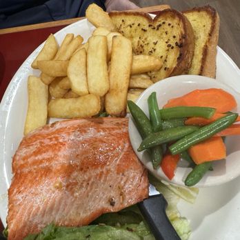 Paradise Cafe - Salon with thick cut fries and veggies - Seafood Near Me - Sequim, Washington