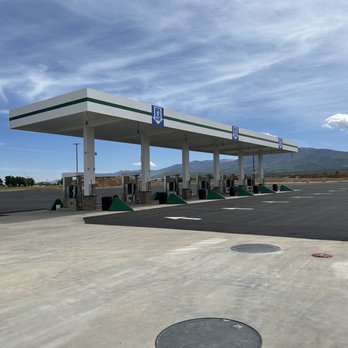 Golden Gate Petroleum - a gas station with mountains in the background - Convenience Stores Near Me - Fillmore, Utah Golden Gate Petroleum - a gas station with mountains in the background - Convenience Stores Near Me - Fillmore, Utah