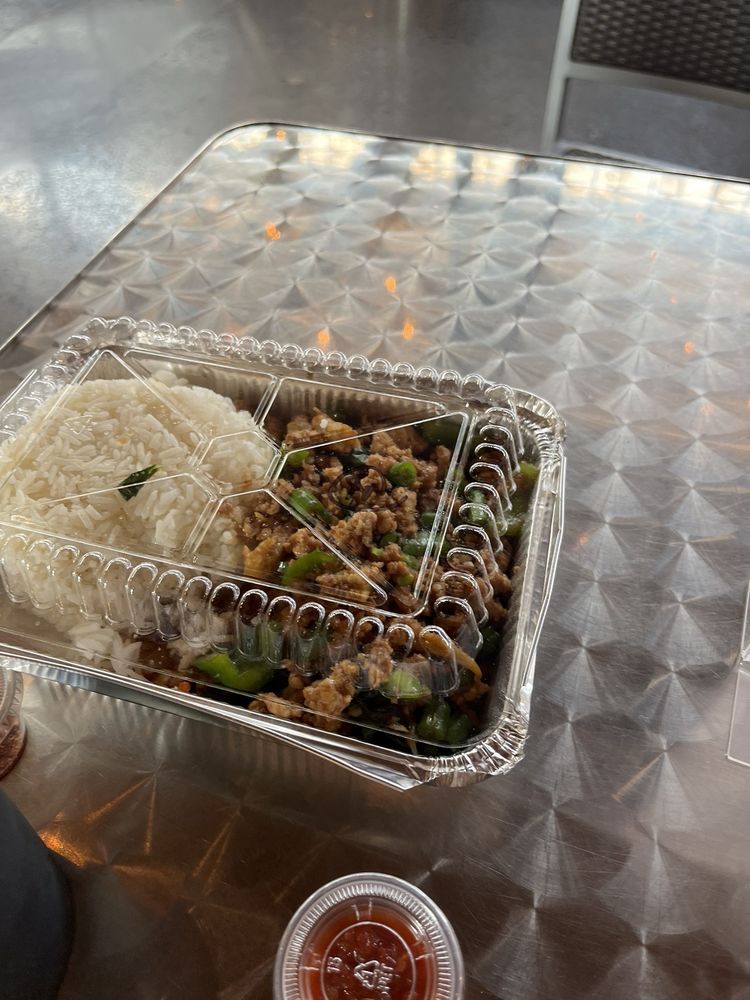 Food from Thai Ni Yom