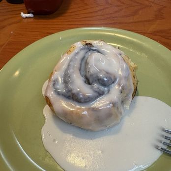 Foothill Grill - Cinnamon roll - American Near Me - Dahlonega, Georgia