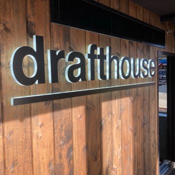 drafthouse - Entrance - Gastropubs Near Me - Janesville, Wisconsin