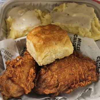 Mike's Chicken - Leg + Thigh, double mash.  Comes with Biscuit. - Chicken Shop Near Me - Plano, Texas