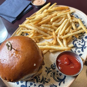 Royal Restaurant - ROYAL SMASHBURGER* - Breakfast & Brunch Near Me - Alexandria, Virginia Royal Restaurant - ROYAL SMASHBURGER* - Breakfast & Brunch Near Me - Alexandria, Virginia