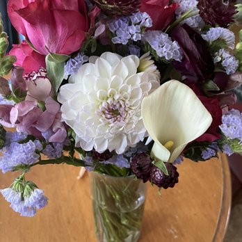 Tonic Blooms - Bouquet called very berry - Flowers & Gifts Near Me Tonic Blooms - Bouquet called very berry - Flowers & Gifts Near Me