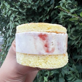 Big Spoon Creamery - Roasted Strawberry Shortcake Sammie - Ice Cream & Frozen Yogurt Near Me - Birmingham, Alabama Big Spoon Creamery - Roasted Strawberry Shortcake Sammie - Ice Cream & Frozen Yogurt Near Me - Birmingham, Alabama