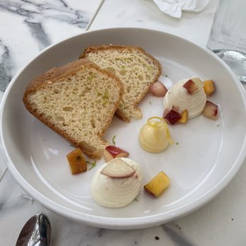 Il Parasole - Baba Napoletano : Crème de Mascapone et Citron de Sorrento. 8€ - Italian Near Me - Toulon, 83