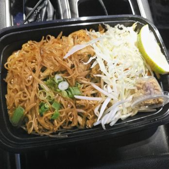 Blue Mango - Close-up of Pad Thai w/chicken - Vegetarian Near Me - San Jose, California Blue Mango - Close-up of Pad Thai w/chicken - Vegetarian Near Me - San Jose, California