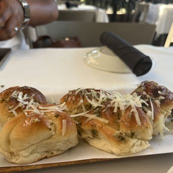 MA'S Italian Kitchen - Garlic Knots (6) - Italian Near Me - Burbank, California MA'S Italian Kitchen - Garlic Knots (6) - Italian Near Me - Burbank, California