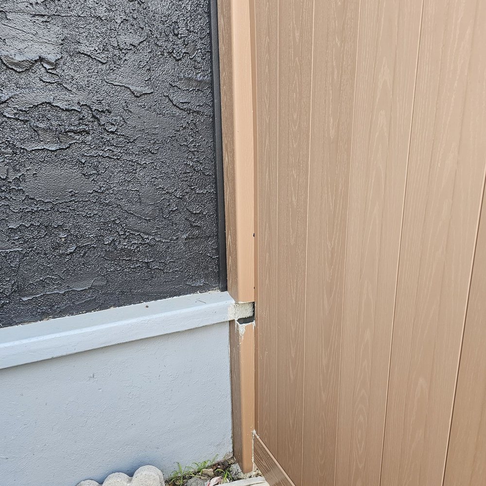 Nicks Vinyl Fence - A random cut out of the gate. I asked them to cover this properly. - Fences & Gates Near Me - Montebello, California Nicks Vinyl Fence - A random cut out of the gate. I asked them to cover this properly. - Fences & Gates Near Me - Montebello, California