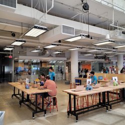 Kid Museum - Bethesda - Computer and games station
