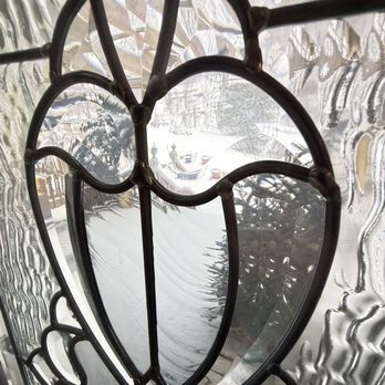 Arts Inn - Stained glass door insert in main living room leading to the backyard - Bed & Breakfast Near Me - Fleischmanns, New York