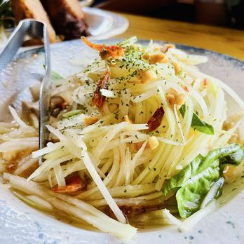 Mott St - Thai Style "Papaya" Salad - Asian Fusion Near Me - Chicago, Illinois Mott St - Thai Style "Papaya" Salad - Asian Fusion Near Me - Chicago, Illinois