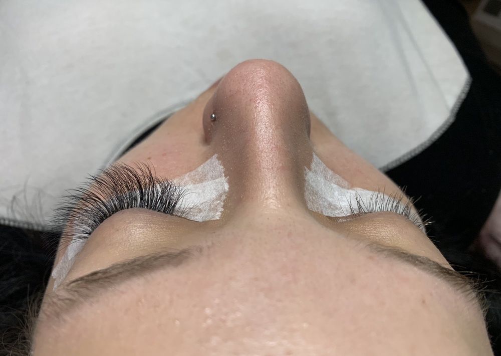 Lashed by Tarra Logo