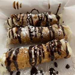 Moondog Pizza - Cannolis