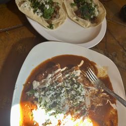La Carreta Baja - 2 tacos de chicharrón y Enchiladas de la casa !