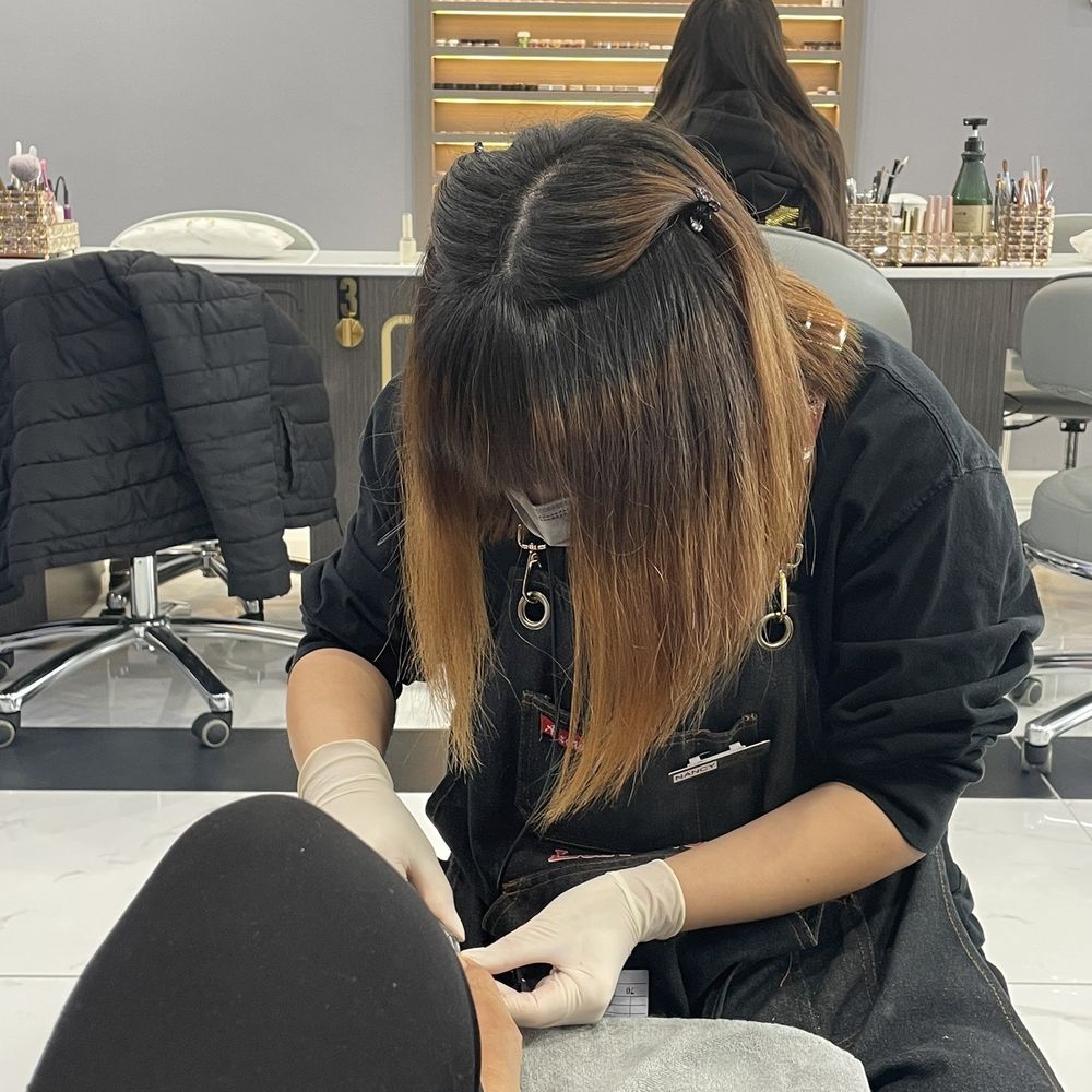 Lux Nail - Very attentive to pedicure - Nail Salons Near Me - Chicago, Illinois