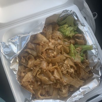 Ja Roen Thai & Sushi - Pad Sew Ew - Sushi Bars Near Me - Monticello, Utah