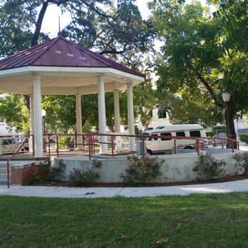 Walnut Springs Park - Dog Parks Near Me - Seguin, Texas