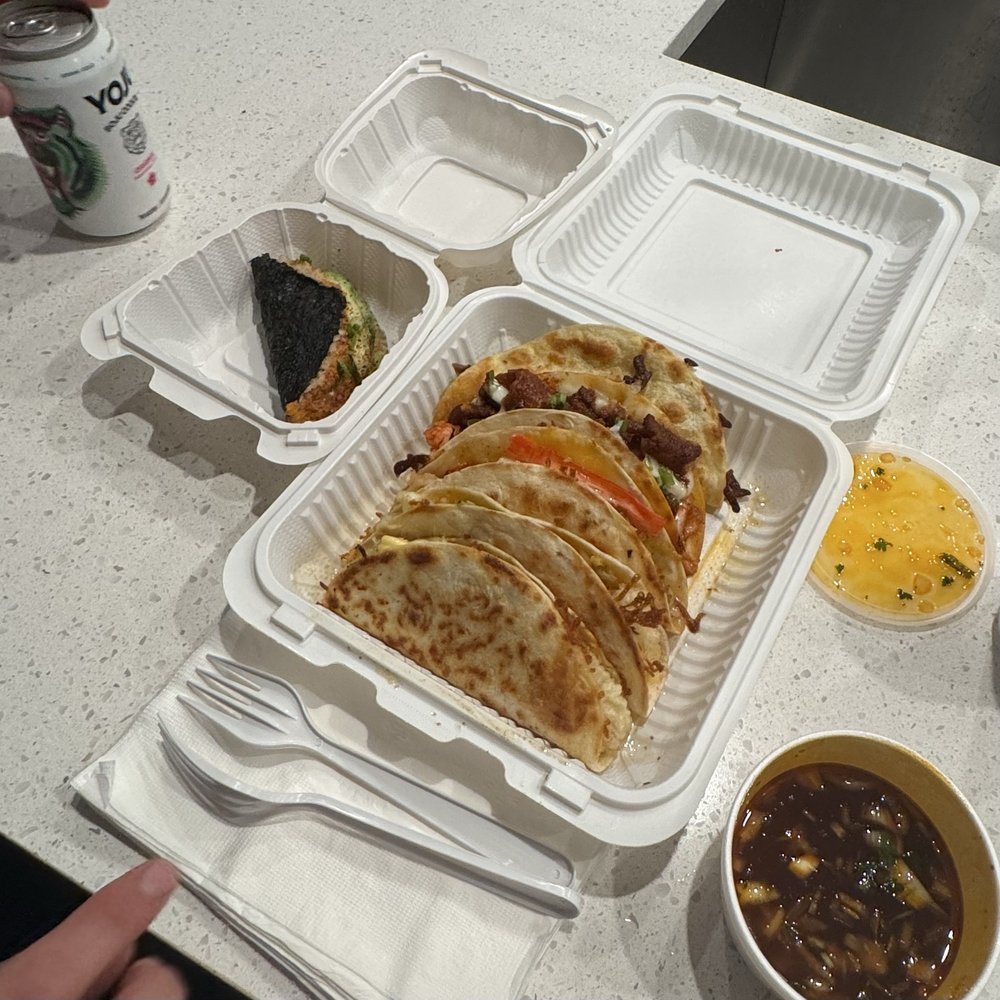Taco Chinoz & Bar