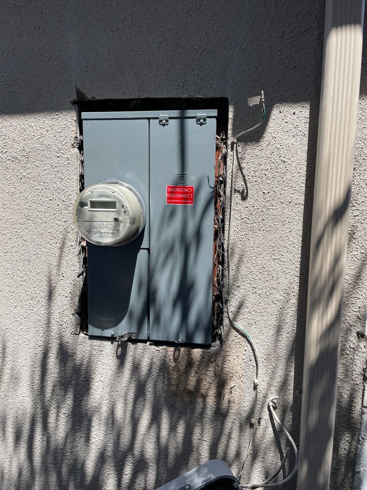 Slide of Bucio Electric